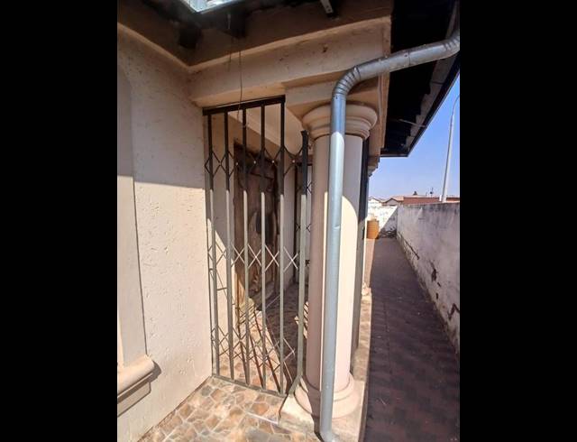 2 BEDROOM HOUSE FOR SALE IN TOKOZA